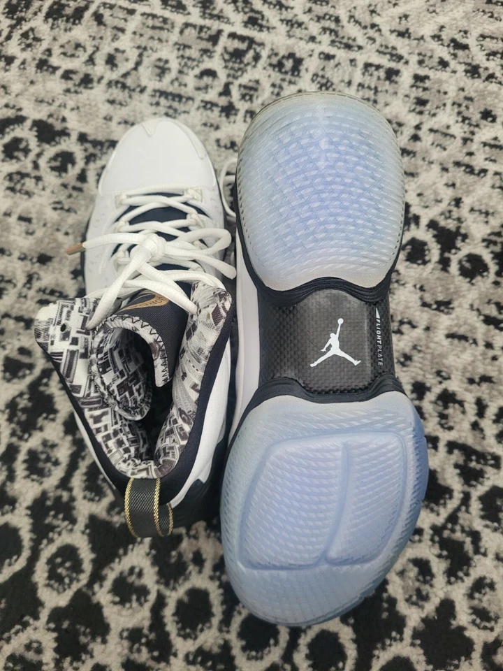 AIR JORDAN MELO M10 JBC 682784-125 TALLA 10 CLÁSICO "RETRO" Blanco Dorado Negro NUEVO Foto 3 de 4