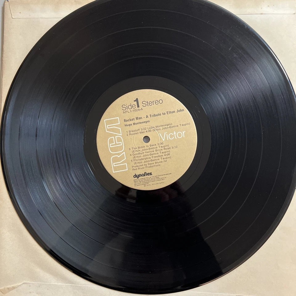 Rocket Man A Tribute to Elton John Hugo Montenegro Larry Carlton VG+/VG Foto 3 de 4