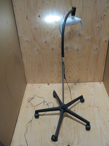 Safari LED Light with Sensor Mobile Portable Dental Veterinary Lab Cosmetology - Picture 5 of 12