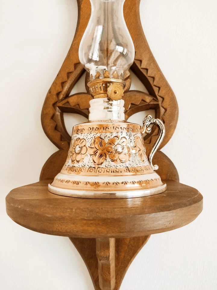 Lámpara de aceite de cobre vintage hecha a mano - Linterna de queroseno con soporte de madera Foto 2 de 4