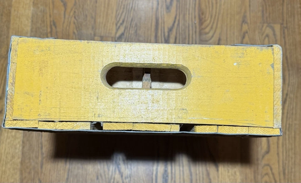 Caja de madera amarilla Coca Cola 1978 vintage Temple Foto 2 de 4