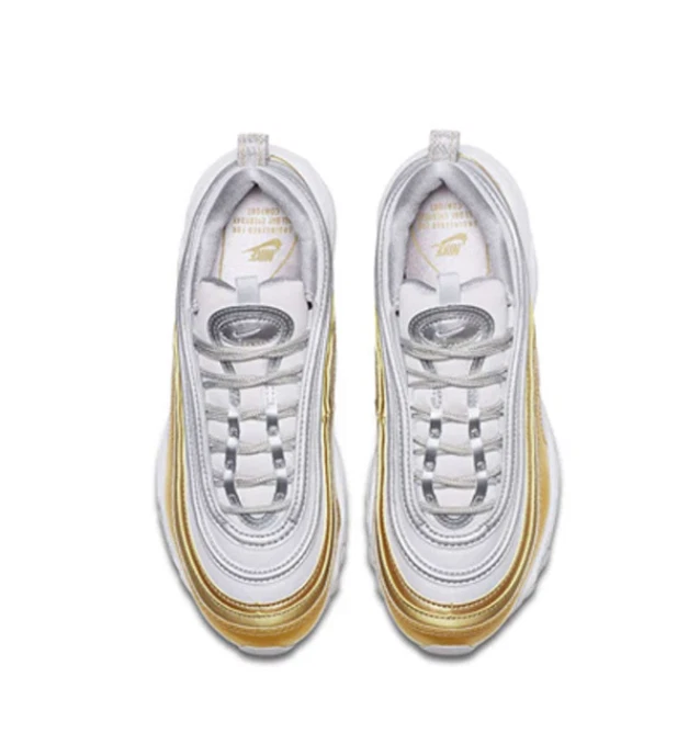 Nike® (Mujer 6) Air Max 97 en Gris Amplio Metálico Dorado Foto 4 de 4
