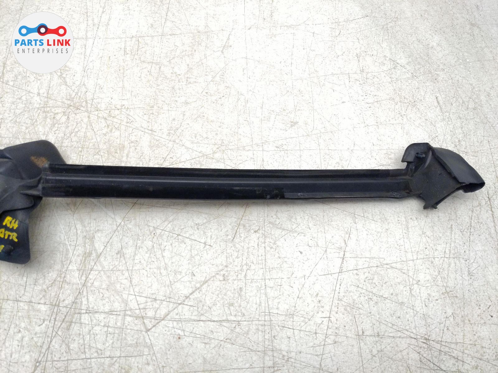 08-14 FERRARI CALIFORNIA REAR RIGHT TRIM BELT GLASS MOLDING QUARTER GASKET F149