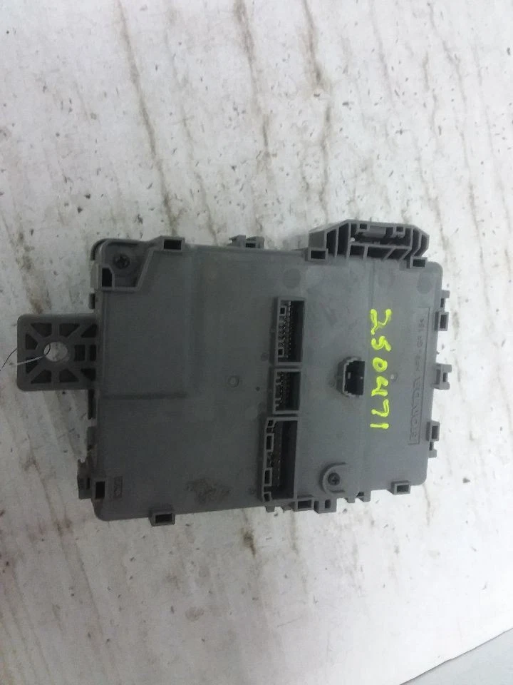 Cabin Fuse Junction Box 2017 Honda CR-V TLA-A1 - Image 2 of 4