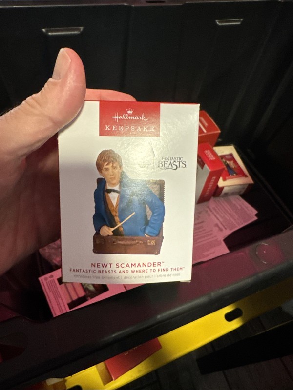 Hallmark Ornament 2022 NEWT SCAMANDER Fantastic Beasts & Where To Find Them H4