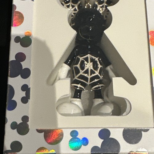 Disney x Baublebar BAG CHARM Mickey Mouse Halloween SPIDER WEB Black Keychain - Picture 3 of 8