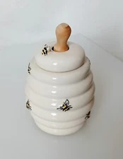 NEW ▪︎ HARRY & DAVID ▪︎ Ceramic HONEY Hive Pot JAR Bees w/ Wooden Honey DIPPER 