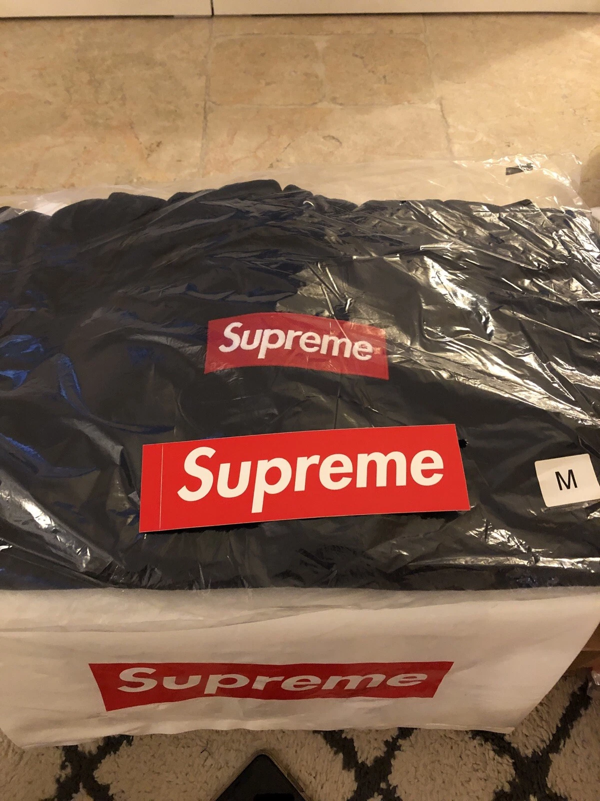 Sweat à capuche Supreme FW16 bleu marine logo boîte BOGO M authentique. Rare