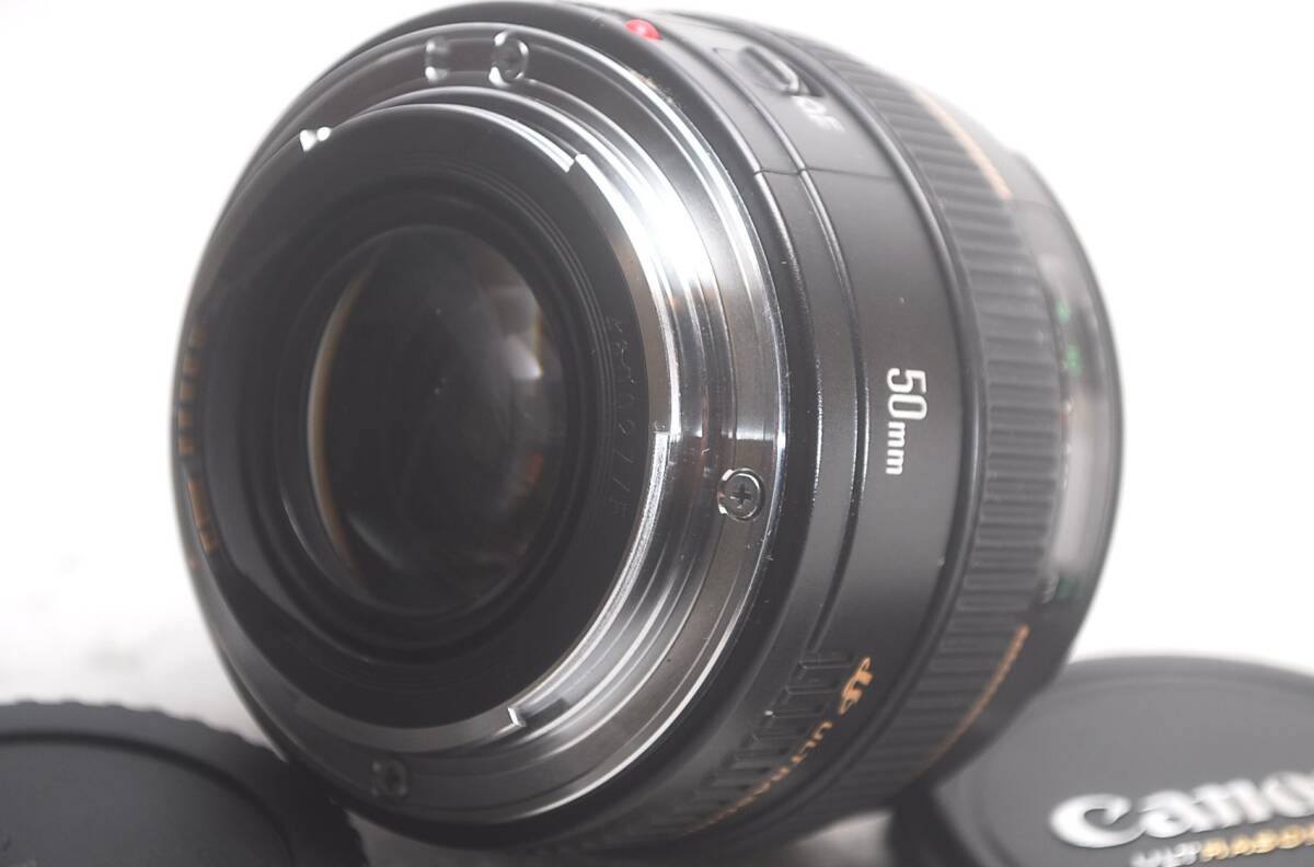 Canon EF 50mm F1.4 USM in great condition! There is a slight