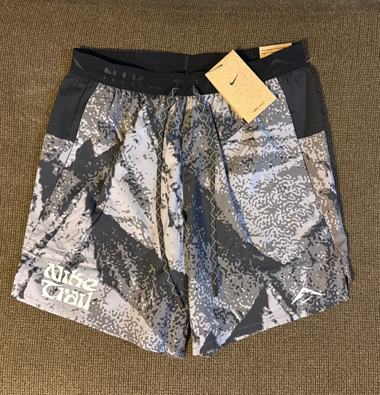 Nike Trail Stride Running Athletic Shorts Brief Lined FV9949-010 Men's Small
Opens in a new window o
