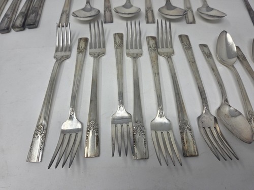 Lotto di 34 Wm. Rogers Oneida posate artistiche in argento - Foto 4 di 8