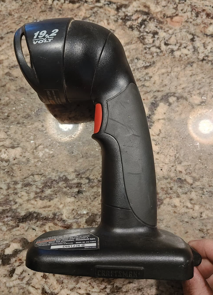 craftsman black light flashlight 700 Lumens LED Handheld Spotlight Flashlight, 3 Lighting Modes for Camping, Hiking, Fishing, Running, Power Outages, & Emergencies, 6AA Alkaline Batteries Included，CMXLFAG65280 This light features 3 bright LEDs producing 140 lumens to shed light on dark work areas Craftsman LED Flashlights: First Look