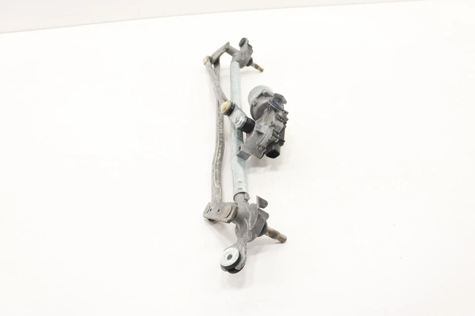 2020 - 2025 CHRYSLER VOYAGER FRONT WINDSHIELD WIPER LINKAGE W/ MOTOR OEM - Image 4 of 4