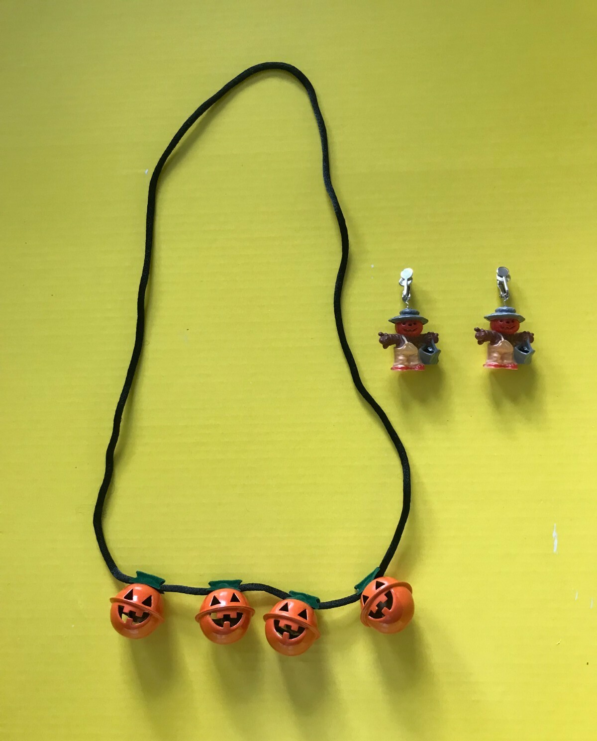 Vintage Necklace Halloween Jingle Bell JackOLanterns & Pumpkin Man