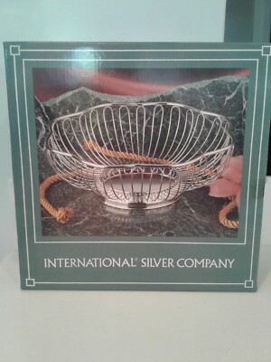 INTERNATIONAL SILVER CO. Silver Plated 9'' Flower Shaped Wire Basket in Box