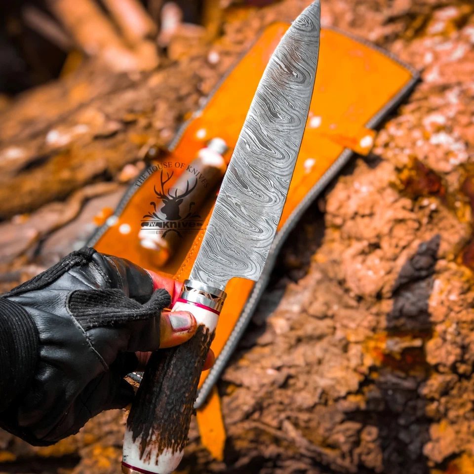 Juego de cuchillo tallador de dos piezas de acero Damasco hecho a mano mango de asta de ciervo. Foto 4 de 4