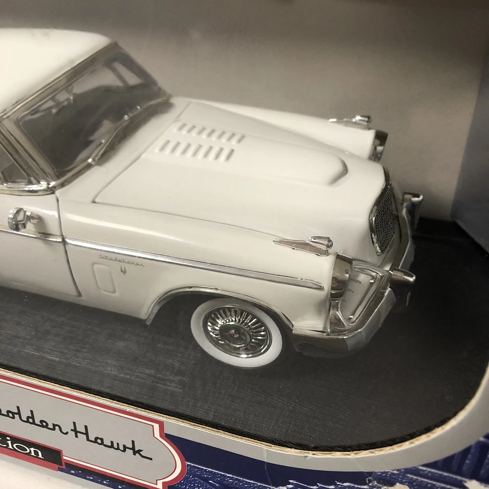Anson Collection 1957 Studebaker Golden Hawk 1:18 Metal Die-Cast Car - Image 4 of 4