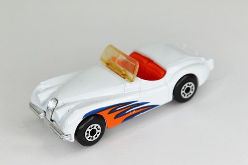 Matchbox JAGUAR XK 120 1:57 Scale White NICE