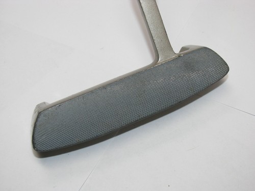 Taylor Made Burner Putter. Right Hand Graphite Shaft 33" Long - Picture 2 of 8
