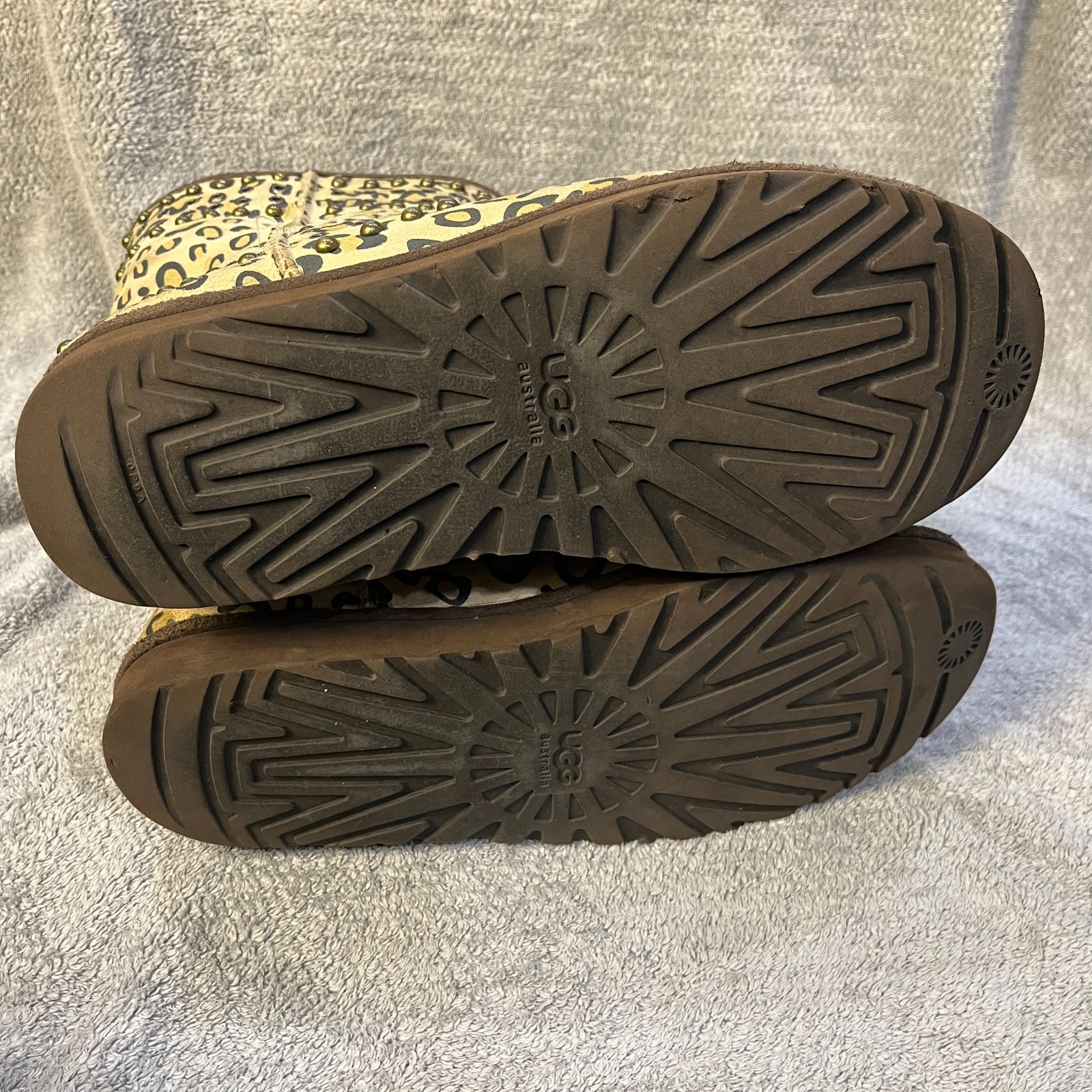 UGG & JIMMY CHOO RARE LEOPARD CHEETA BOOTS AUTHENTIC WOMENS SIZE 10 image 10
