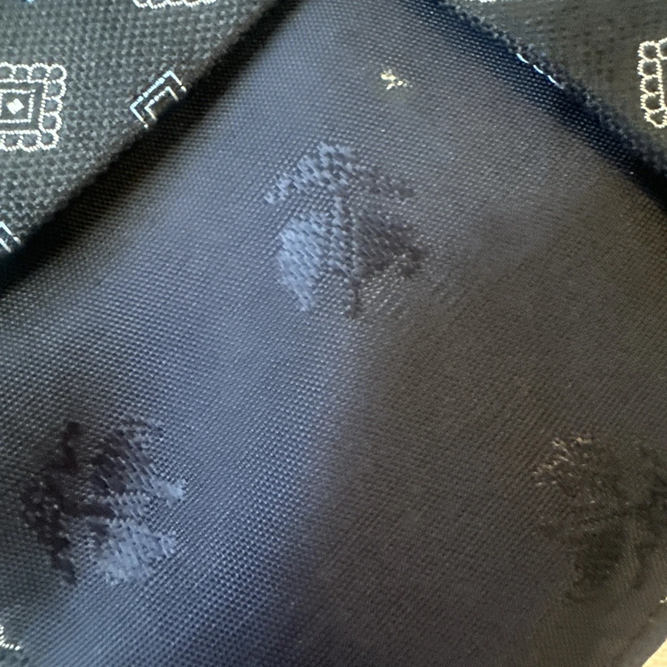 Corbata de seda geométrica negra hecha a mano para fabricantes/mercader Brooks Brothers tejida Italia Foto 3 de 3