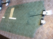 LDV MAXUS DELIVER 9 DOOR GLASS DROP GLASS DRIVERS SIDE  2020 COLLECTION ONLY