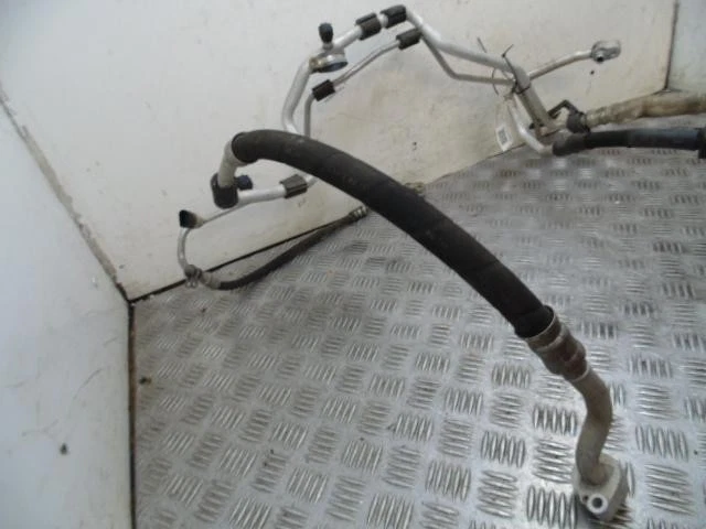 Tubos de mangueras de aire acondicionado Volkswagen Passat 300820743cc B7 1,6 diésel 2010-2016N Foto 4 de 4