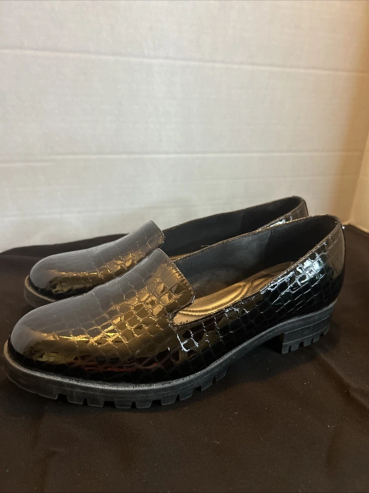 Easy Spirit 女式 6.5 日内瓦漆皮 Lug 乐福鞋 Croc 压花黑色 — 第 2/4 张图片