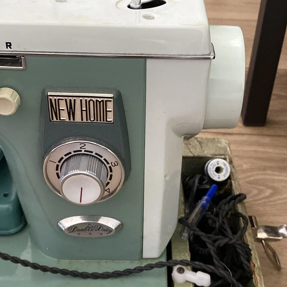 Vintage New Home (Janome) Sewing Machine Model 444 (1960s) - Image 3 of 4