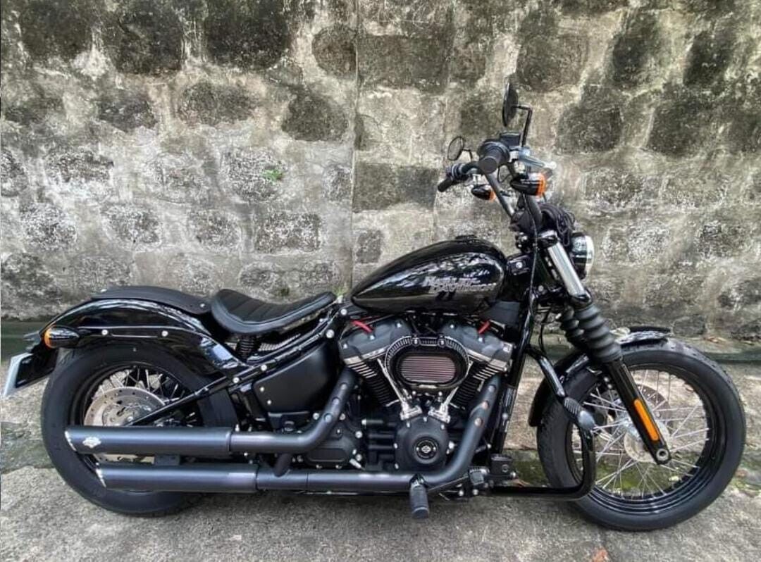 Slip on Exhaust Custom Harley Davidson Street Bob Softail Slip on Exhaust Custom Harley Davidson Street Bob Softail