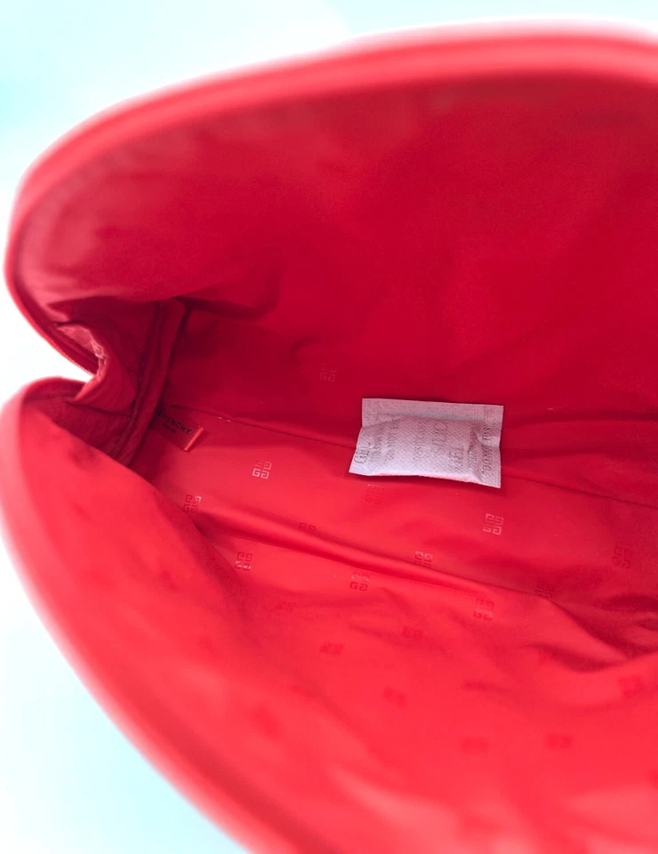 ¡Nuevo! Bolso sin asas de cuero sintético Givenchy Half Moon bolsa de maquillaje cosmético ~ rojo Foto 3 de 3