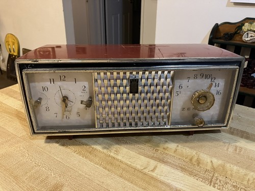 Zenith Vintage AM Clock Radio Works Good Model # C520v Very Rare