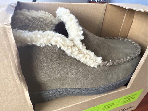 Clarks Herren Sherpa gefütterte Stiefelette Hausschuhe salbeigrün Gr: 9 (LB0643) - Bild 9 von 13