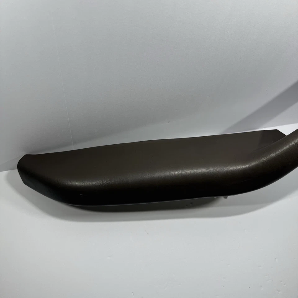 Toyota Sequoia 2001-2007 puerta trasera izquierda tirador manija reposabrazos marrón OEM Foto 2 de 4