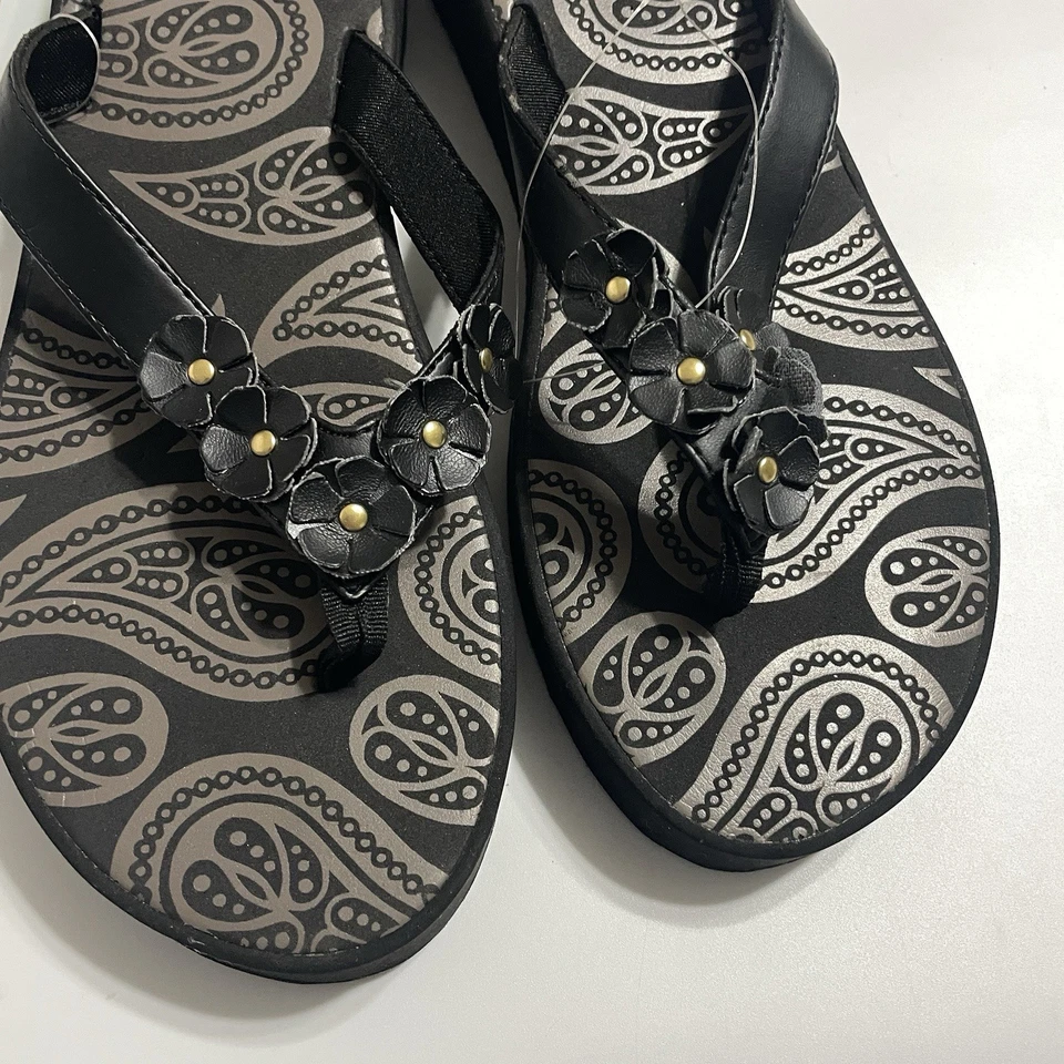 Женские босоножки Clarks 11 черные с цветочным узором на платформе на танкетке 2 дюйма шлепанцы стринги новые с ценниками - Изображение 2 из 4