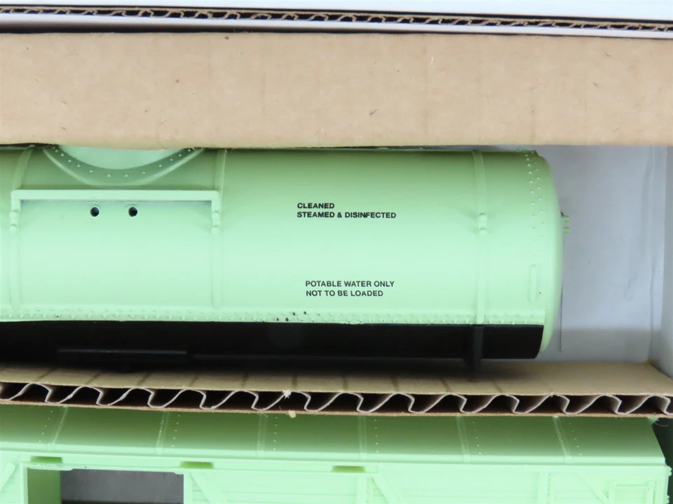 HO Scale Walthers Kit 932-913 UP Union Pacific Work Train Set of 6 Cars  - Image 3 of 4