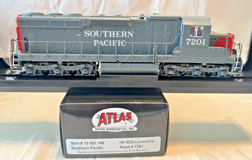 Atlas Masterline HO Scale Southern Pacific SD24 with DCC & Sound - Image 3 of 4