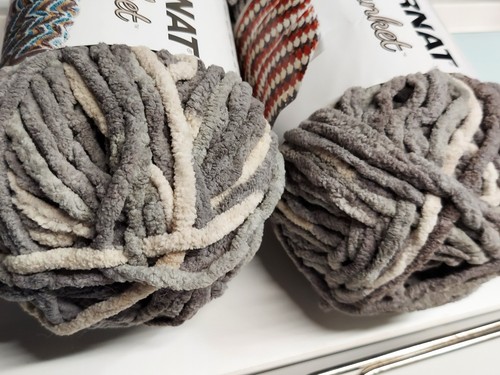 Bernat Blanket Yarn - SILVER STEEL 5.3 oz ea. Set of two - Picture 2 of 6