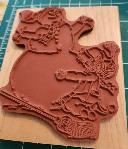 MINT RARE Linda Schmidt Rubber Stamp. Girl building a snowman. Big stamp. B3 - Imagen 3 de 4