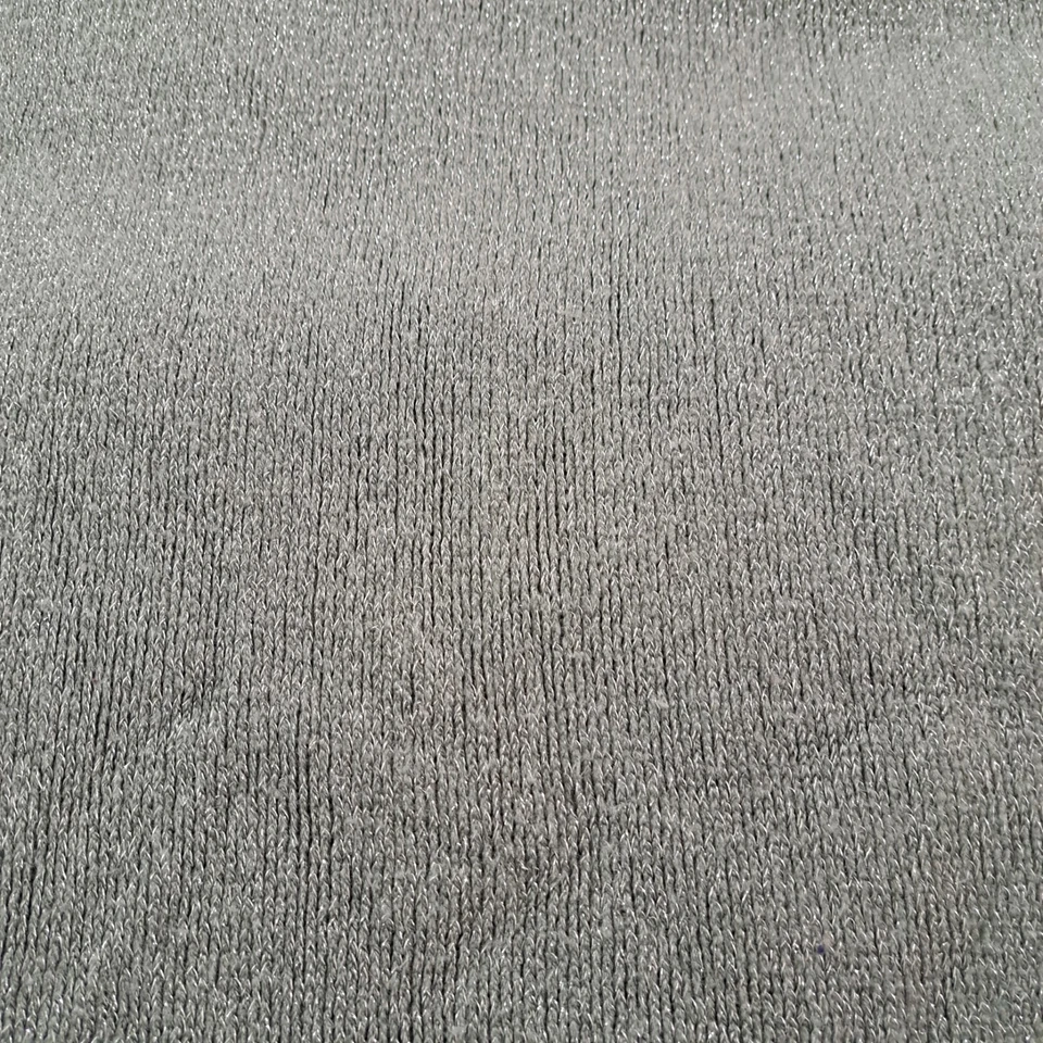 Manta decorativa para el hogar Calvin Klein gris brillo medidas 66x48 Foto 3 de 4