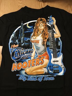 Final Sale!! New Men's Hooters Girl My Kind Of Town T-Shirt