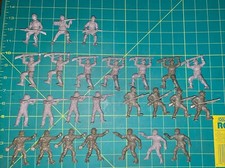 25 Vintage 2 1/2 Inch Tall Plastic Army Men