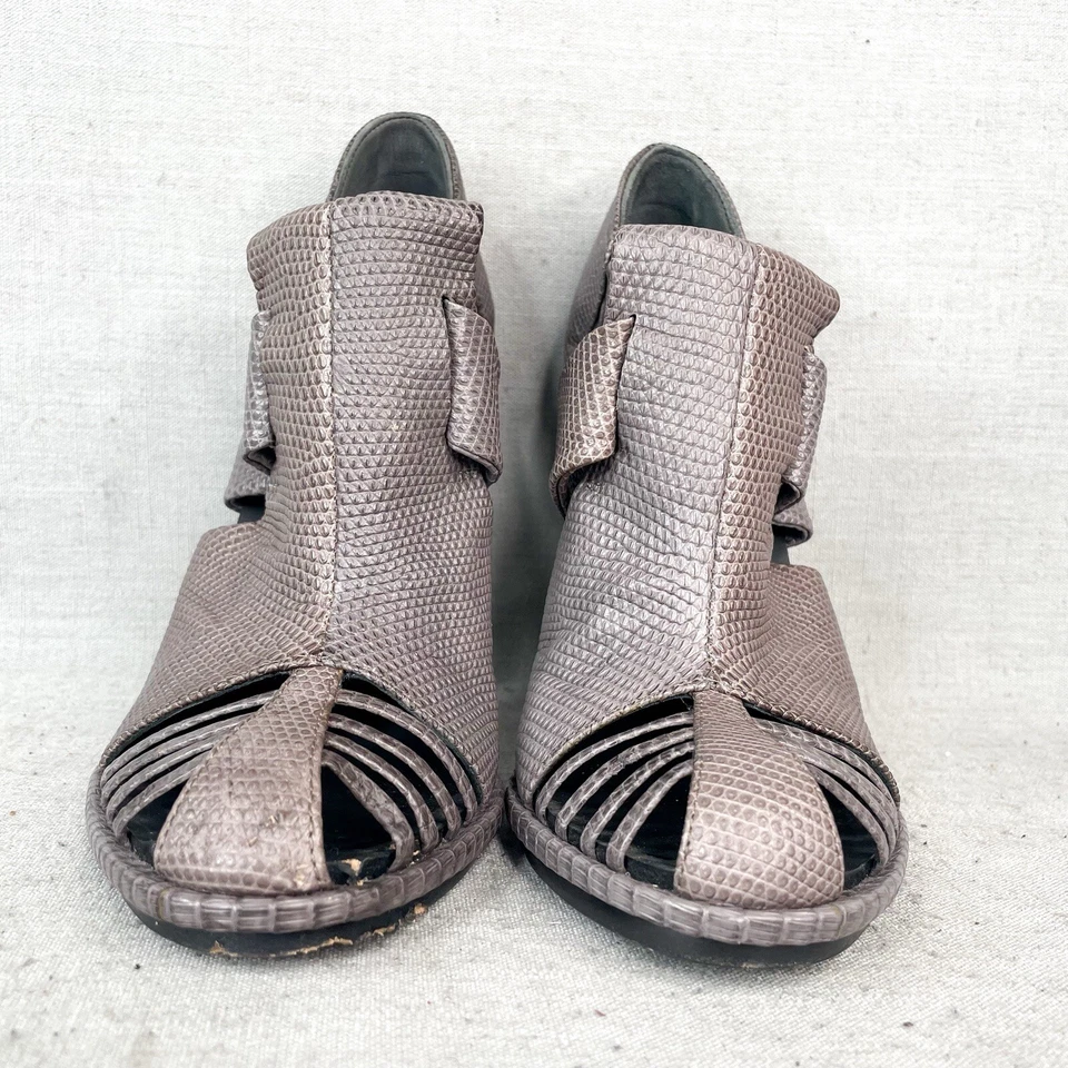 Zapatos de salón Balenciaga 37 para mujer gris cuero en relieve enjaulado tacón alto Foto 2 de 4
