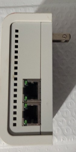 Netgear XE104 Powerline Wall Plugged 4-Port Ethernet Switch 85 Mbps - Picture 4 of 4