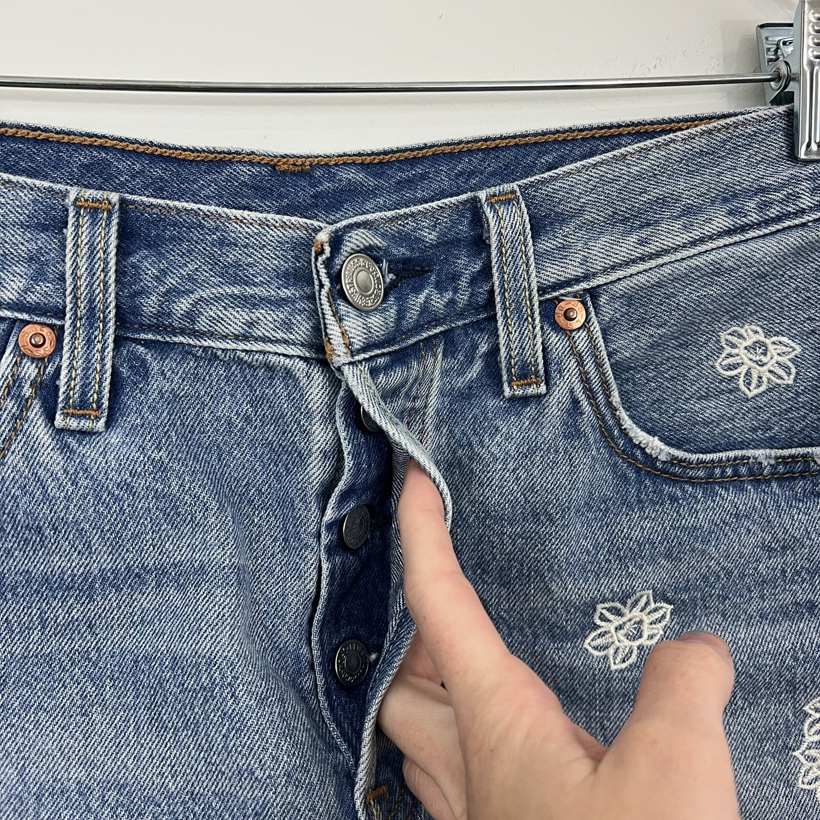 Levis 501 Floral Embroidered Denim Cutoff Shorts 28 Gem