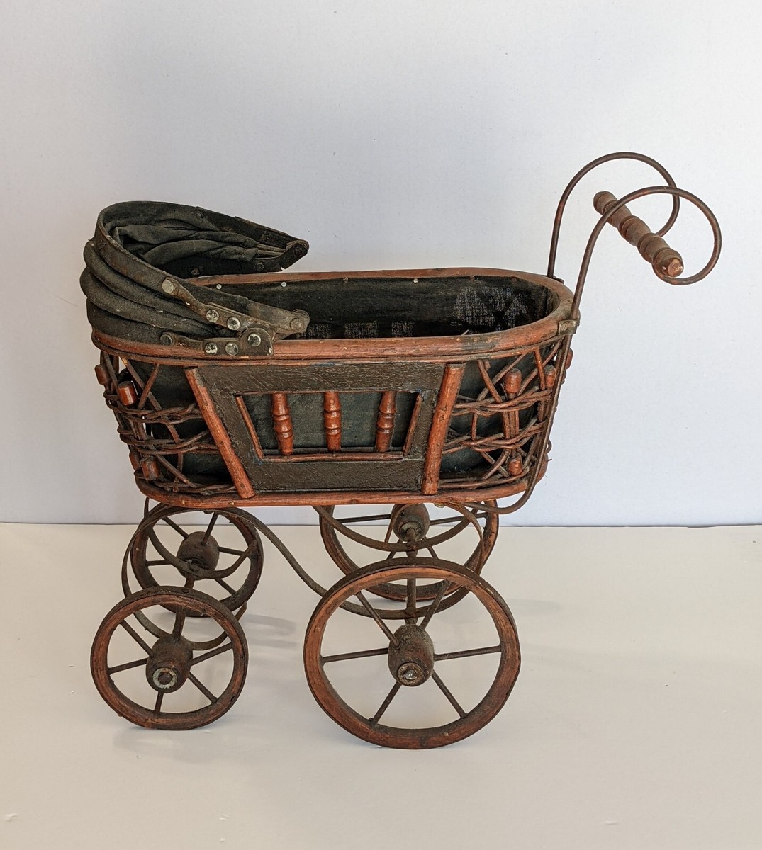 イギリスヴィンテージ 1940年 ドール乳母車 baby carriage 小 イギリスヴィンテージ 1940年 ドール乳母車 baby carriage 小