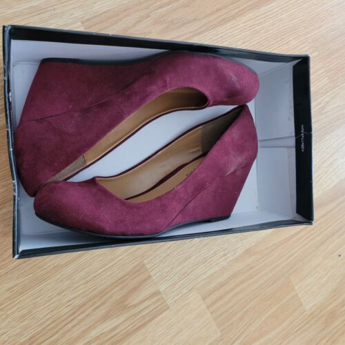CL by Laundry Women's Nima Suede Wedge Pumps (Sz 7.5) - Picture 9 of 10