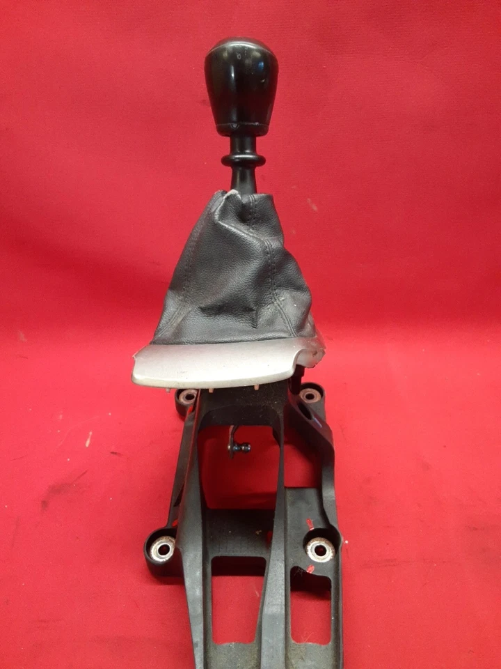 2012 GM Chevrolet Sonic Manual Transmisson Shifter Assembly 25186674 - Image 4 of 4