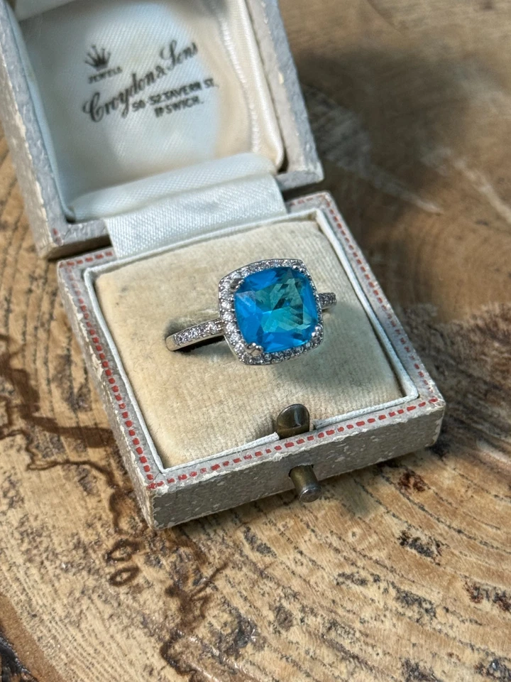 Square Blue Glass Ring Silver Tone Metal Cocktail Statement Sparkly Size R - Image 2 of 4