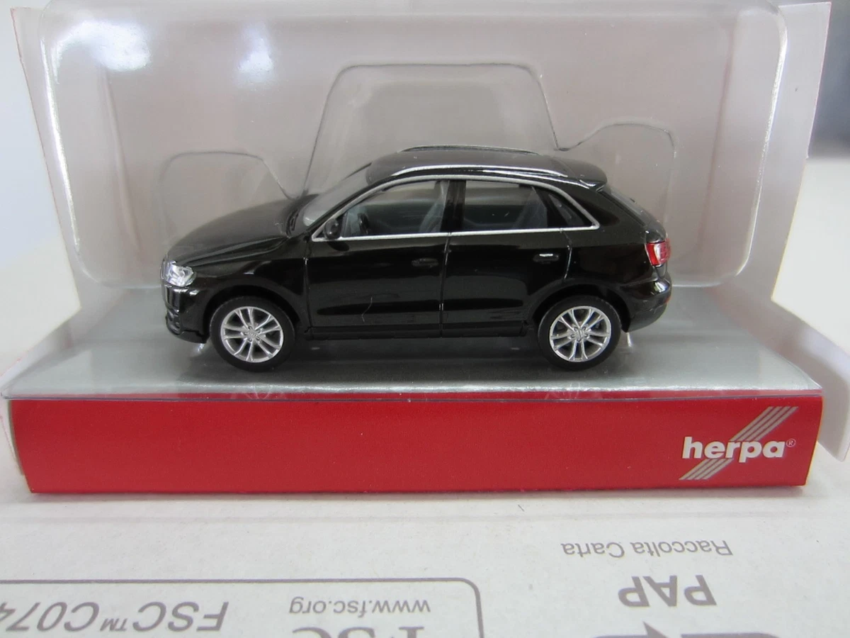 Herpa Modellauto Audi Q2 in turboblau, Miniaturmodell, Miniatur im Maßstab 1:87, Sammlerstück, Made in Germany, Modell aus Kunststoff, Blau